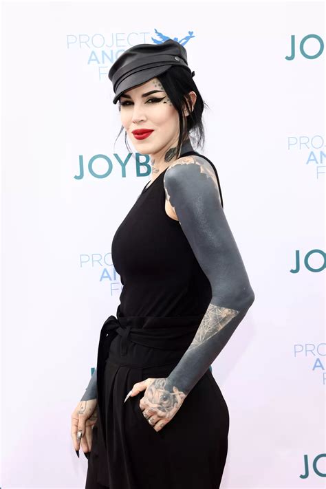 kat von d removing tattoos|Footage shows latest update of Kat Von D blacking。